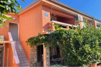 Vaša zajednička kuća na Viru – idealna za obitelji i prijatelje!