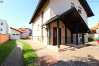 Velika Gorica, obiteljska kuća, dva objekta i garaža, 270m2
