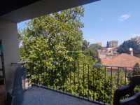 Veliki stan u centru Verude sa tri balkona