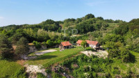 Veliko Trgovišće, grunt s tri obnovljene hiže na prodaju