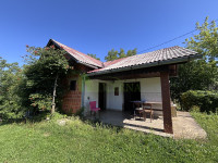 VIKEND KUĆA 57 m2 - BANFI - SA VELIKOM OKUĆNICOM I ŠUMOM!!