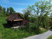 Vikendica na Moslavačkoj gori s pogledom na Lonjsko polje