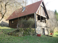 Vikendica park prirode Žumberak, 71m2, novi asfalt, zemljište 1752 m2