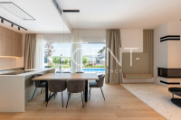Vila 240 m² na najam, Gornji Bukovac — bazen, garaža