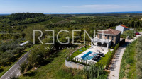 Vila 384m², okolica Buja — bazen, pogled more, okućnica,mir