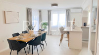 Vila 472 m², Brodarica — prvi red do mora, 3 apartmana