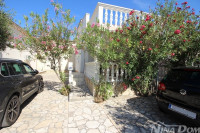 Dvojna kuća na Viru – vaš mediteranski dom uz more!