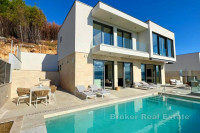 Vila s bazenom i pogledom na more