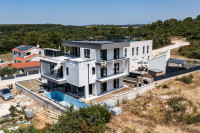 VILA S BAZENOM, PRODAJA, SUKOŠAN, 6-SOBNA, 309 M2