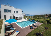 VILA S BAZENOM