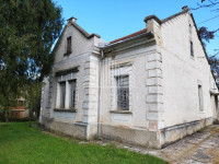 Vila za renoviranje– Investicijska prilika,uz sami centar Otočca!