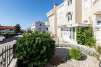 Villa sa 8 stambenih jedinica, Diklo, 100 m od mora
