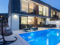 Villa Kaštel Kambelovac, blizina mora, bazen, dugoročno!