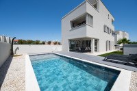 MODERNA LUKSUZNA VILA S BAZENOM, DUPLEX ,NAMJEŠTENO!!