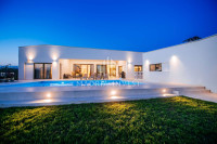 Villa na parceli od 2850 m2, Smoković
