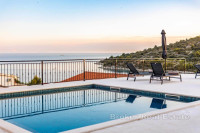 Villa u trećem redu do mora