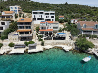 Vinišće – Ekskluzivna villa 248 m2, prvi red uz more, bazen!
