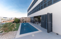 Vinjerac, 150 m do mora – moderan apartman s bazenom