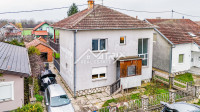 Vinkovci, obiteljska kuća s garažom, podrumom i dvorištem