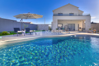 NOVI VINODOLSKI - Luksuzna villa s bazenom i jacuzzijem