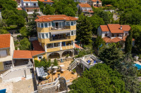 Novi Vinodolski, Smokvica - vila prvi red uz more