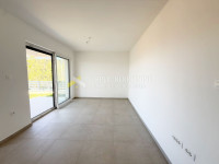 NOVI VINODOLSKI-STAN 54 m2 SA DVIJE SPAVAĆE SOBE I DVORIŠTEM