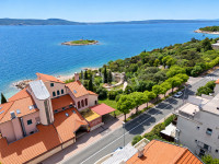 NOVI VINODOLSKI, stan na odličnoj lokaciji, 70m od mora