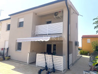 VIR - dvosoban namješten dvoetažni apartman s vrtom!!