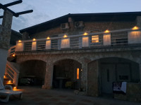 Vir, katnica s 5 apartmana i pomoćnim objektom(270m2), 70 metara do pl