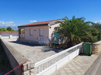 Vir, kuća 2 apartmana, 2 garaže i velika okućnica