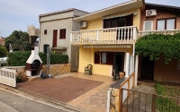 VIR - KUĆA S 2 APARTMANA - 250 m OD MORA