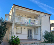 Vir, kuća s 2 apartmana 500m od mora