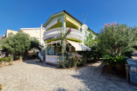 Vir, kuća s 3 apartmana i pogledom na more i mediteranskim vrtom, 60 m