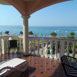 Vir, kuća 30m od plaže sa 6 apartmana, podzemno parkiralište