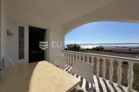 Vir, kuća s 5 apartmana i pogledom na more