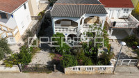 Vir – kuća s dva apartmana, blizu plaže i centra