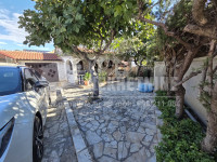 Vir - kuća prizemnica s garažom i dvorištem - 200 m od plaže
