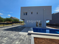 Vir – luksuzna kuća s bazenom i krovnom terasom!!