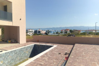 Vir, Luksuzna vila s bazenom prvi red do mora