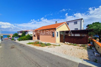 Vir, samostojeća prizemnica s garažom i mediteranskim vrtom, 120 m od