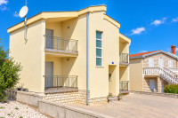 VIR – ŽITNA UVALA | 4 APARTMANA, 160 m² | 100 m OD MORA | PARKING