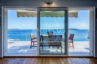 Vis -vila na jedinstvenoj lokaciji, prvi red uz more, PRODAJA