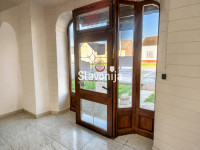 Viškovci, centar - Najam uličnog lokala 90 m² s parkingom 500€  [VIŠKO