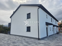 Viškovo, Gornji Jugi – 3SB+DB stan s privatnom okućnicom
