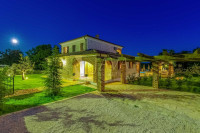 VIŠNJAN  Autentična Istarska kamena vila s bazenom