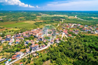 VIŠNJAN!!! Građevinska parcela sa dozvolom i plaćenim komunalijama, po