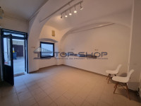 Vlaška, Praktičan uredski prostor sa zajedničkim parkingom 20,3m2