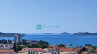 VODICE, novo, 1. kat, panoramski pogled na more, 3 spavaće sobe, lift,