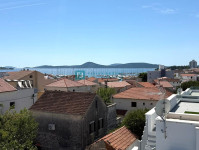 VODICE, novo, 2. kat + krovna terasa, 250 m do rive, panoramski pogled