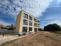 VODICE – 3SS+DB stan s terasom i pogledom na more, 70 m od mora i plaž